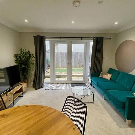 Stylish Modern One Bedroom Apartment with Garden Cardiff Exterior foto