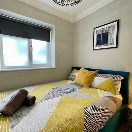 Stylish Modern One Bedroom Apartment with Garden Cardiff Exterior foto