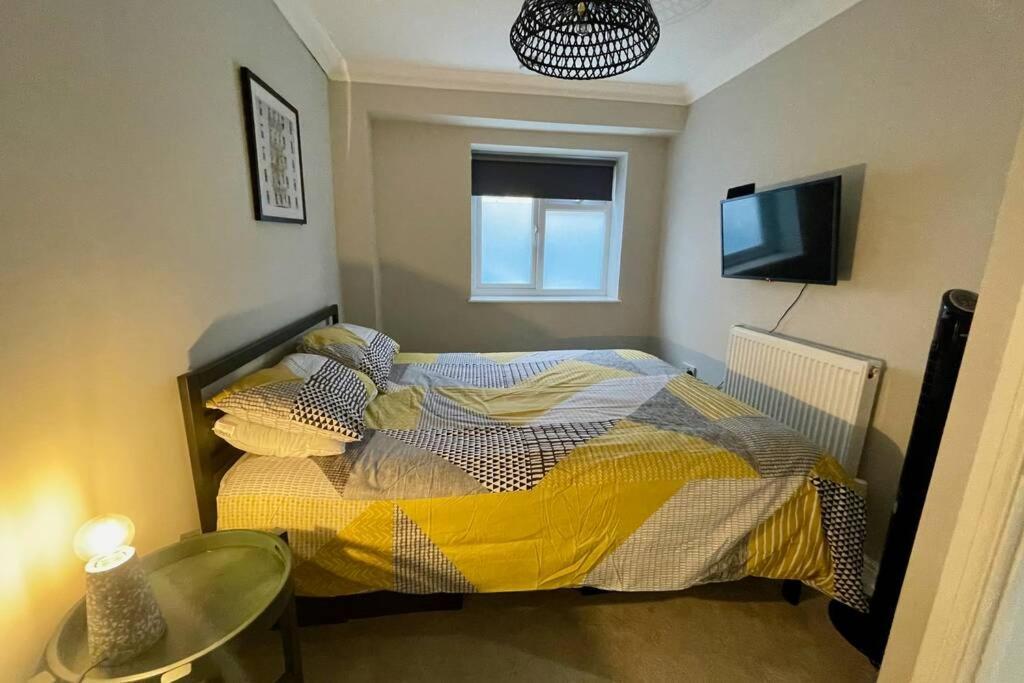 Stylish Modern One Bedroom Apartment with Garden Cardiff Exterior foto