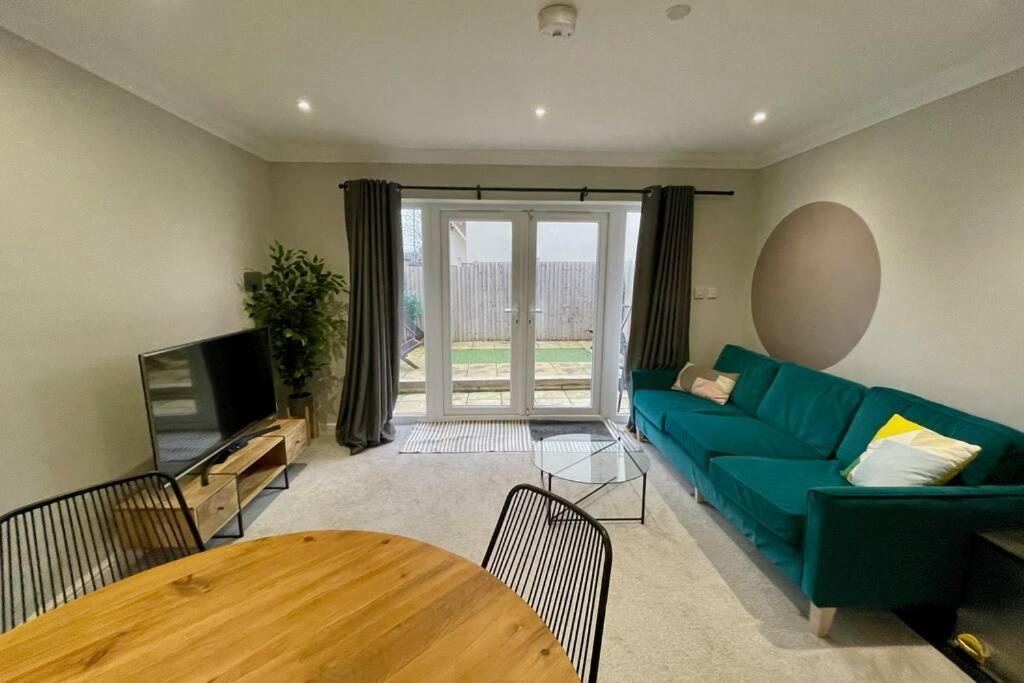 Stylish Modern One Bedroom Apartment with Garden Cardiff Exterior foto