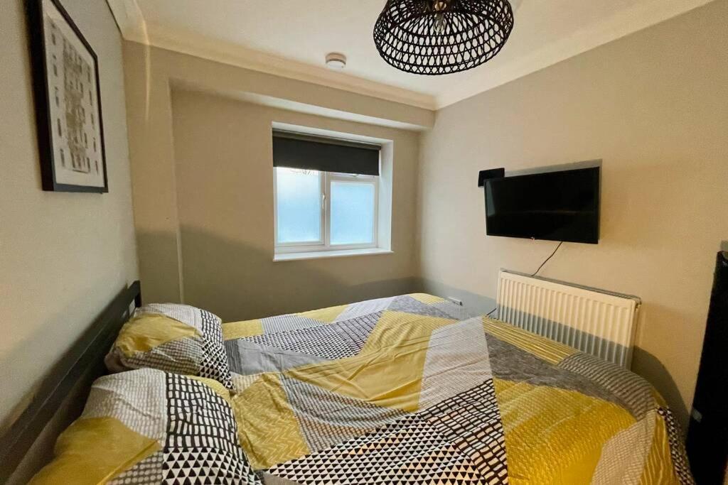 Stylish Modern One Bedroom Apartment with Garden Cardiff Exterior foto
