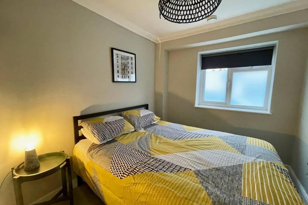 Stylish Modern One Bedroom Apartment with Garden Cardiff Exterior foto